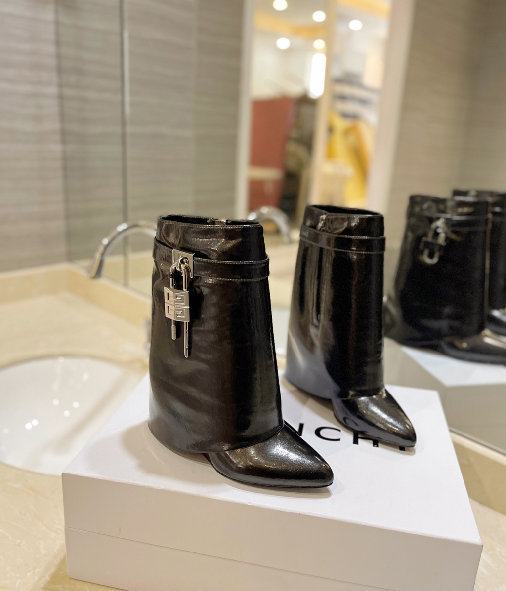 GIVENCHY Shark Lock Ankle Boots In Black