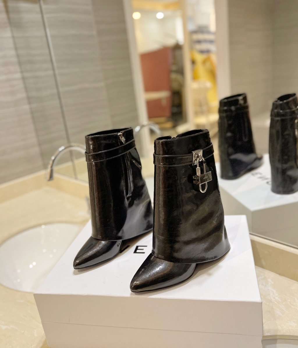 GIVENCHY Shark Lock Ankle Boots In Black