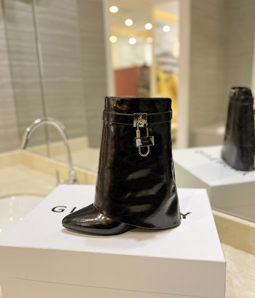 GIVENCHY Shark Lock Ankle Boots In Black