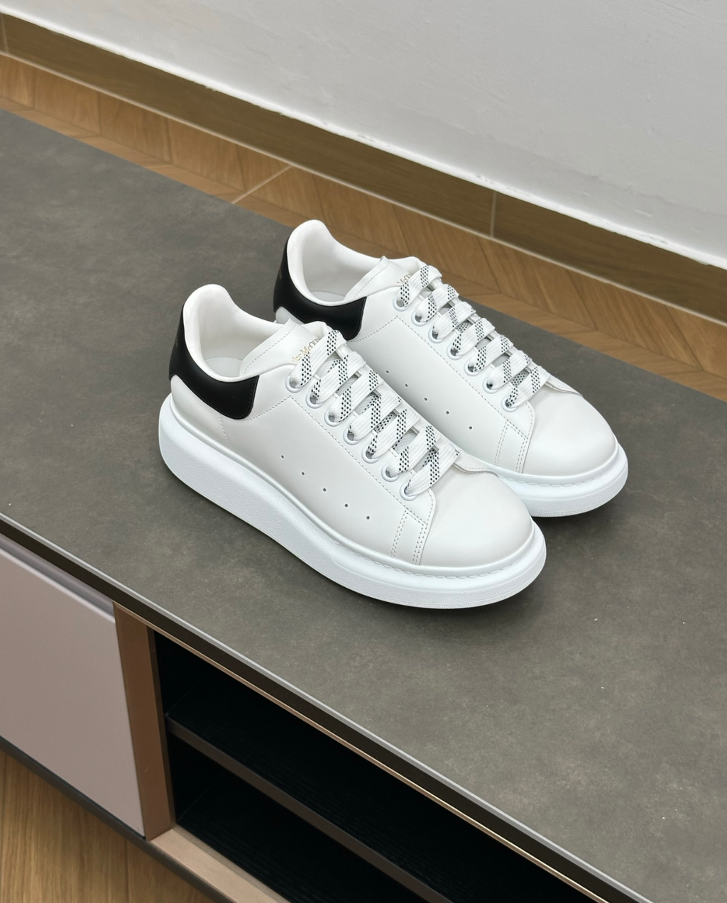 Oversized leather lace-up black sneakers