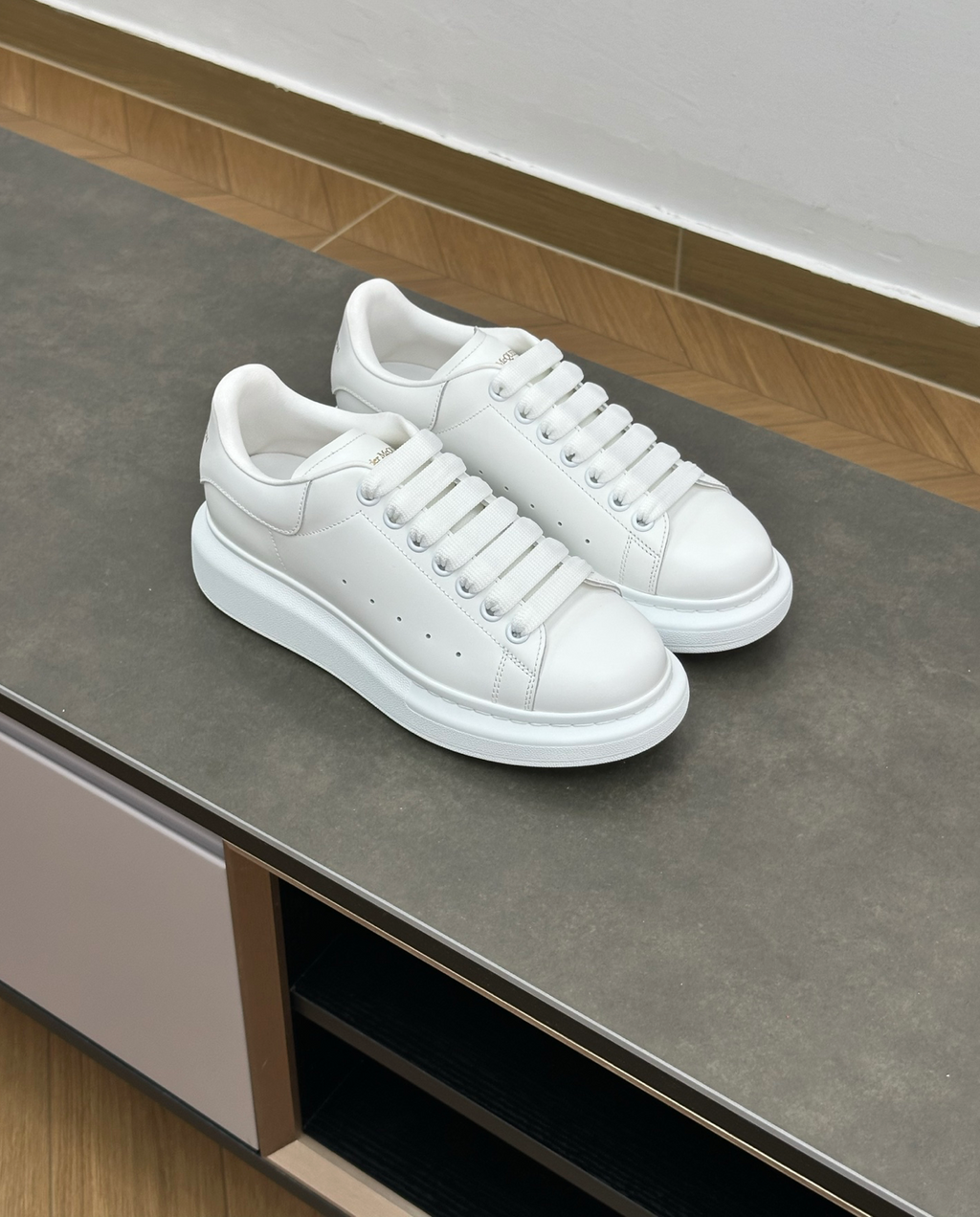 Oversized leather lace-up full white sneaker