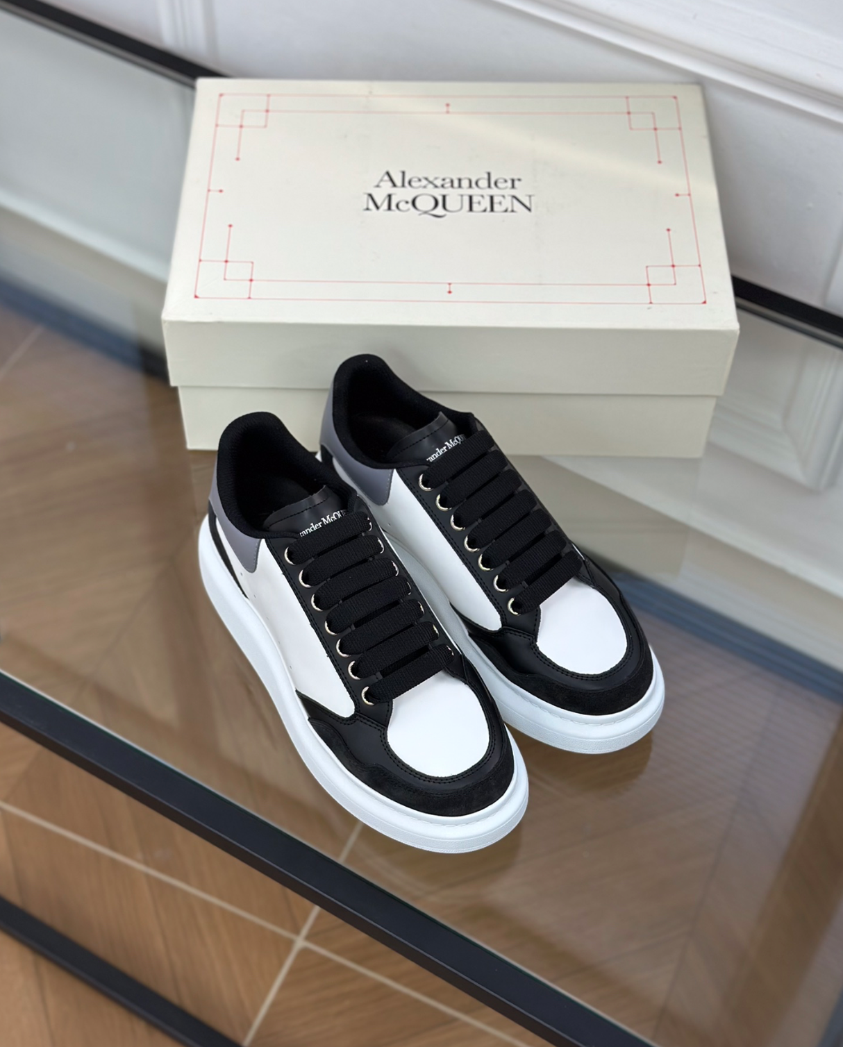 Oversized Larry Leather White/Black Low-top sneaker
