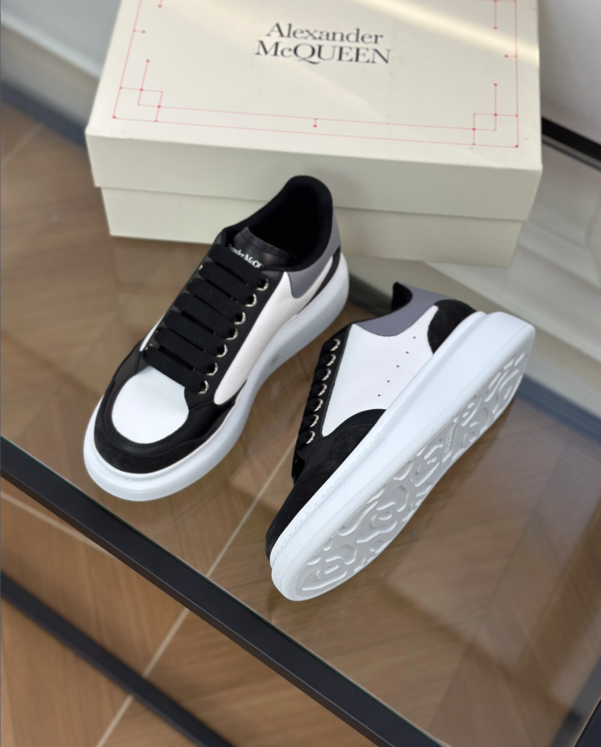 Oversized Larry Leather White/Black Low-top sneaker