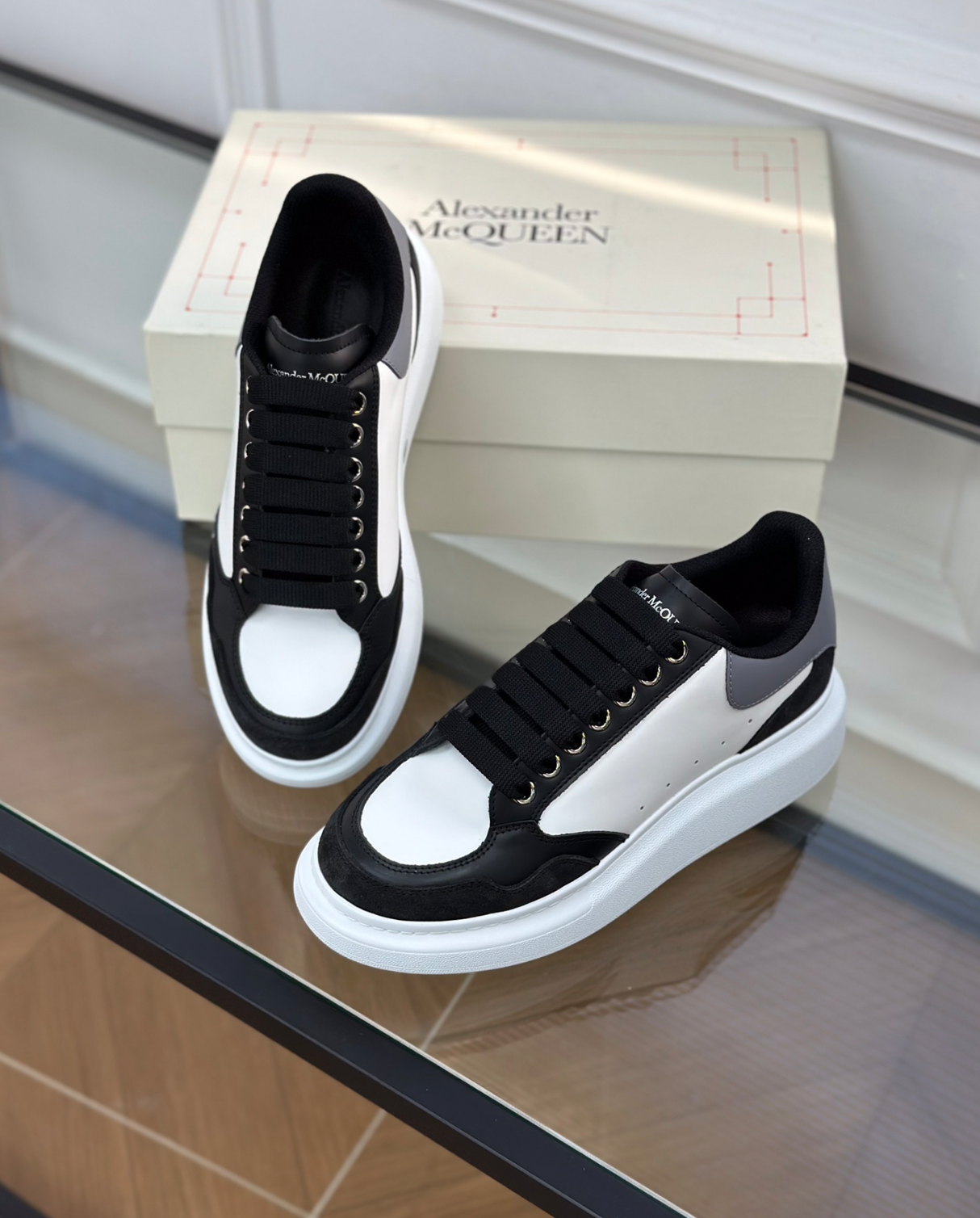 Oversized Larry Leather White/Black Low-top sneaker