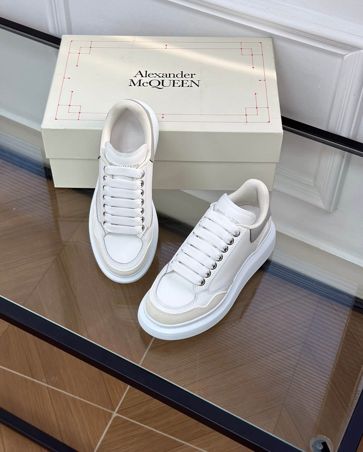 Oversized Larry Leather White/Beige Low-top sneaker