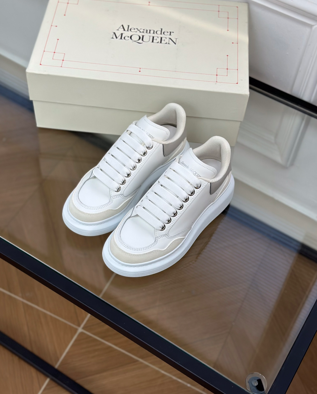 Oversized Larry Leather White/Beige Low-top sneaker