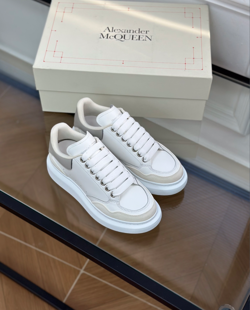 Oversized Larry Leather White/Beige Low-top sneaker