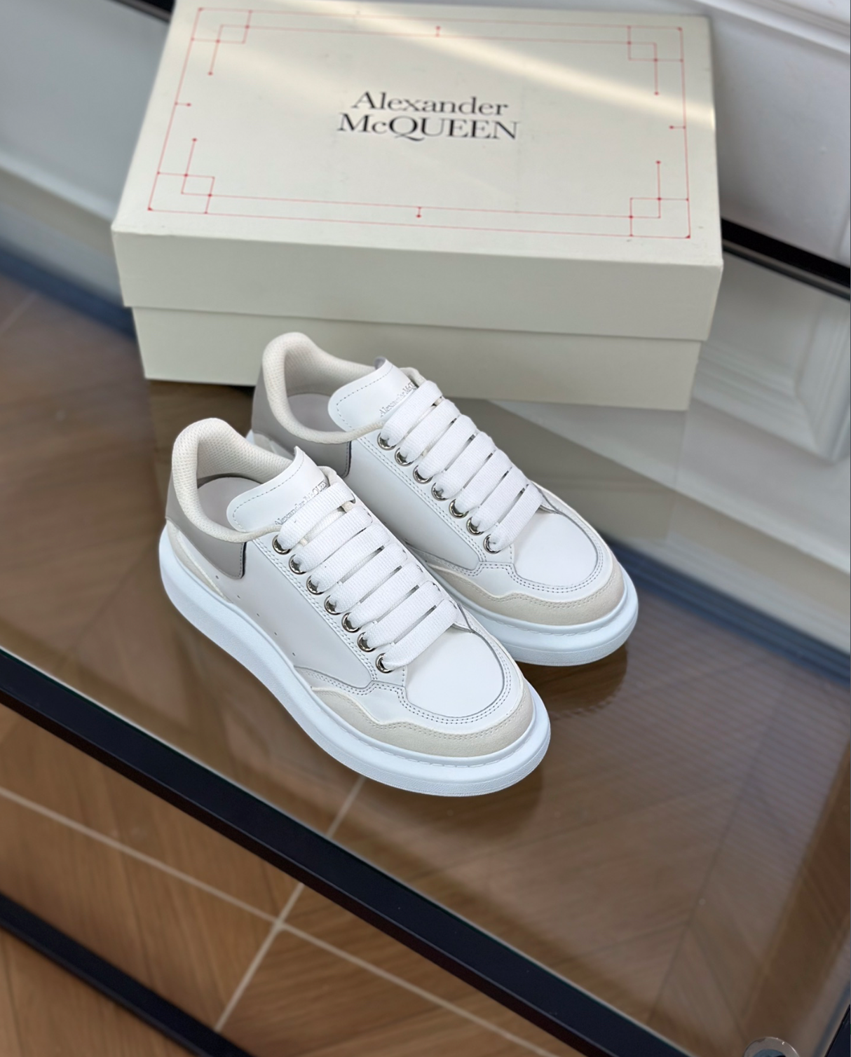 Oversized Larry Leather White/Beige Low-top sneaker