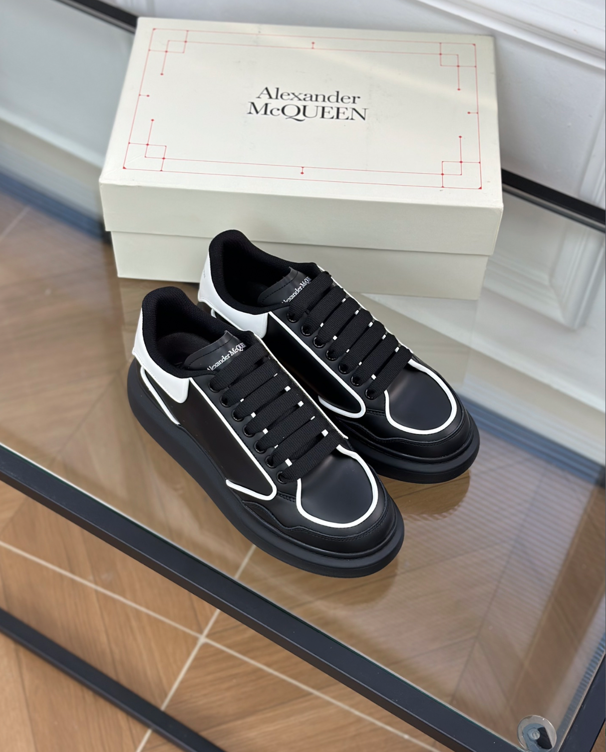 Oversized Larry Leather Black Low-top sneaker