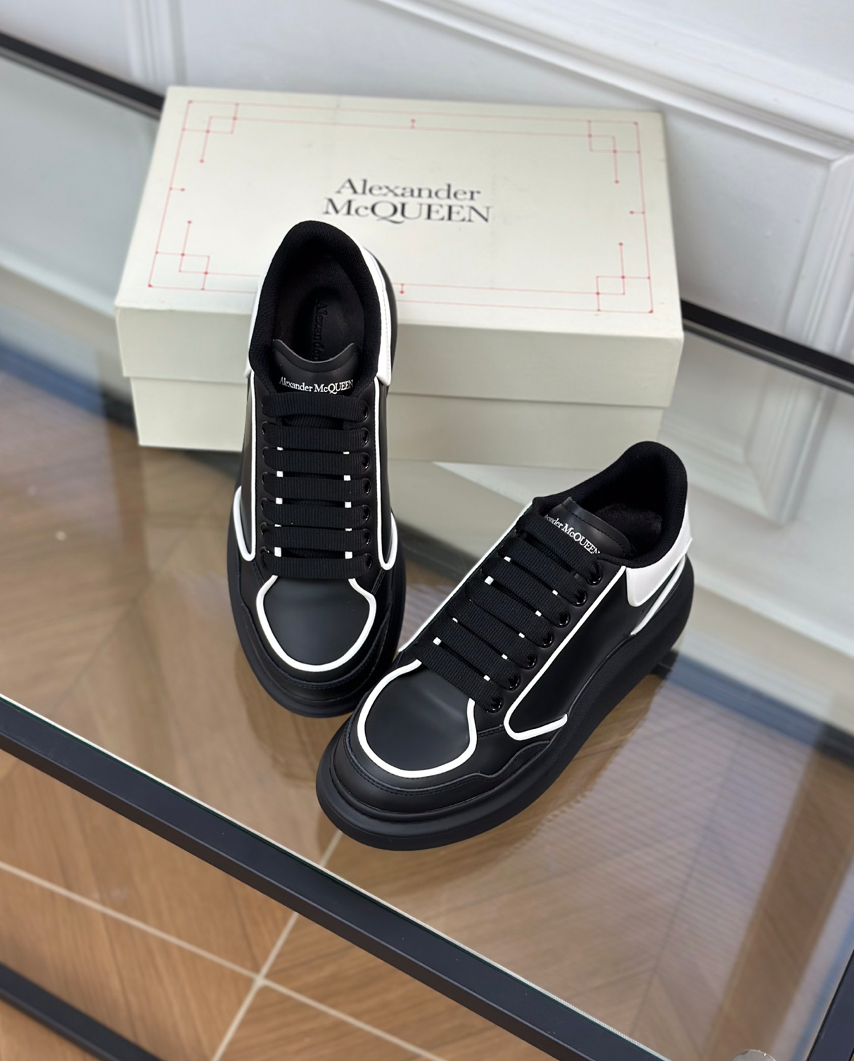 Oversized Larry Leather Black Low-top sneaker