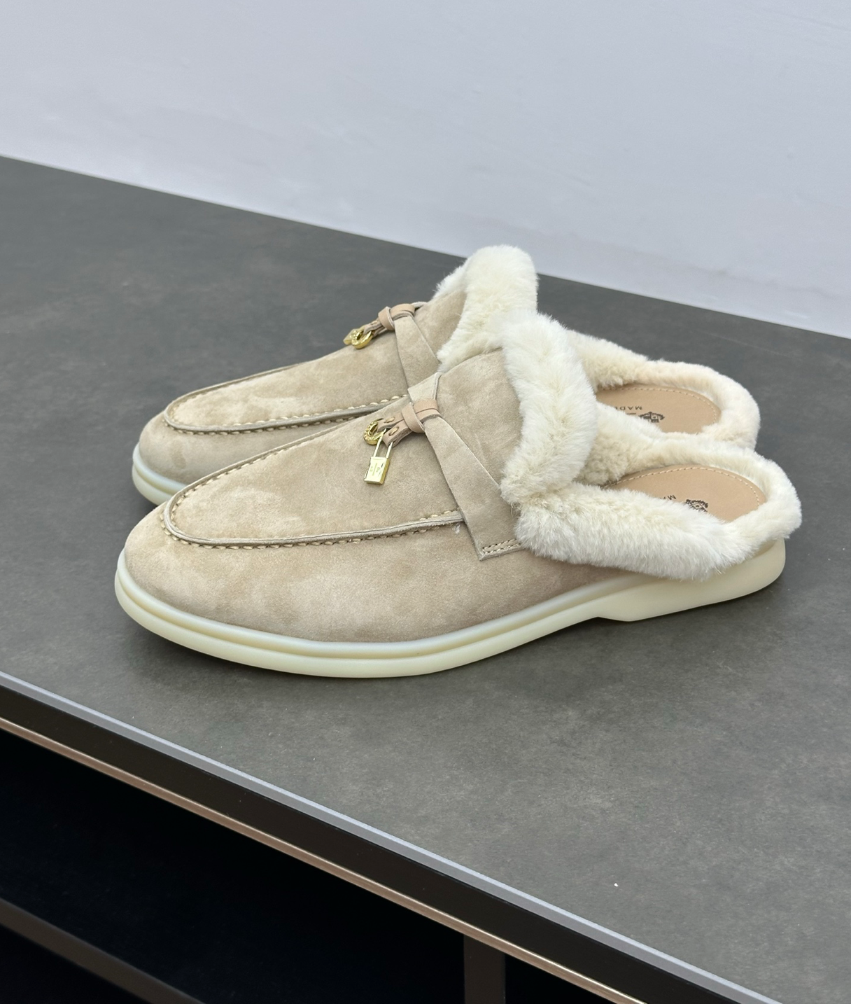 Charms Walk Babouche Beige/White Loafer Fur Suede