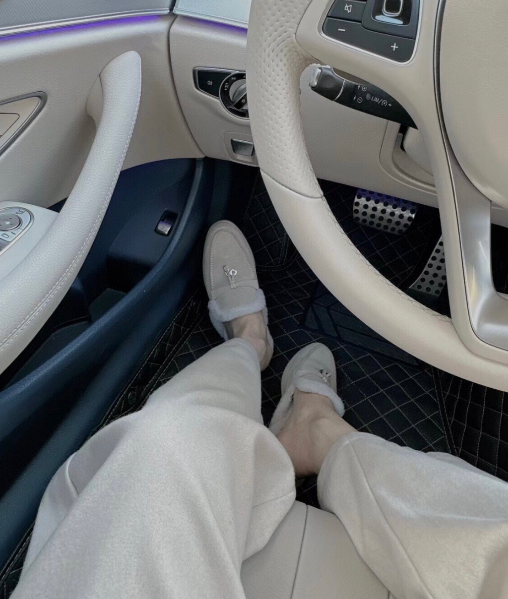 Charms Walk Babouche Beige/White Loafer Fur Suede