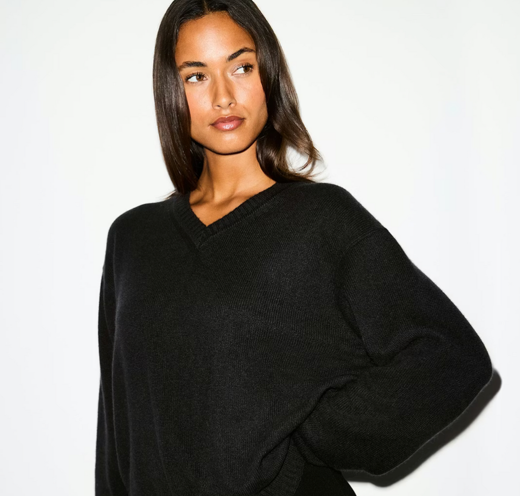 WOOL CASHMERE OVERSIZED V NECK SWEATER/SHORT SET