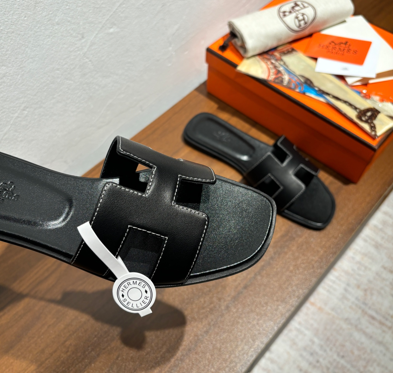 Hermès Oran Noir Sandal