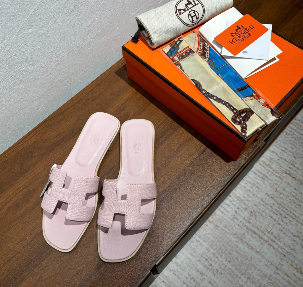 Hermès Oran Rose Porcelaine Sandal
