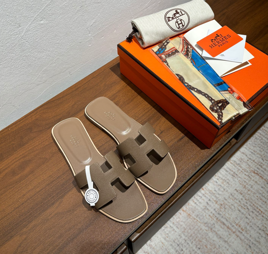Hermès Oran Étoupe Sandal