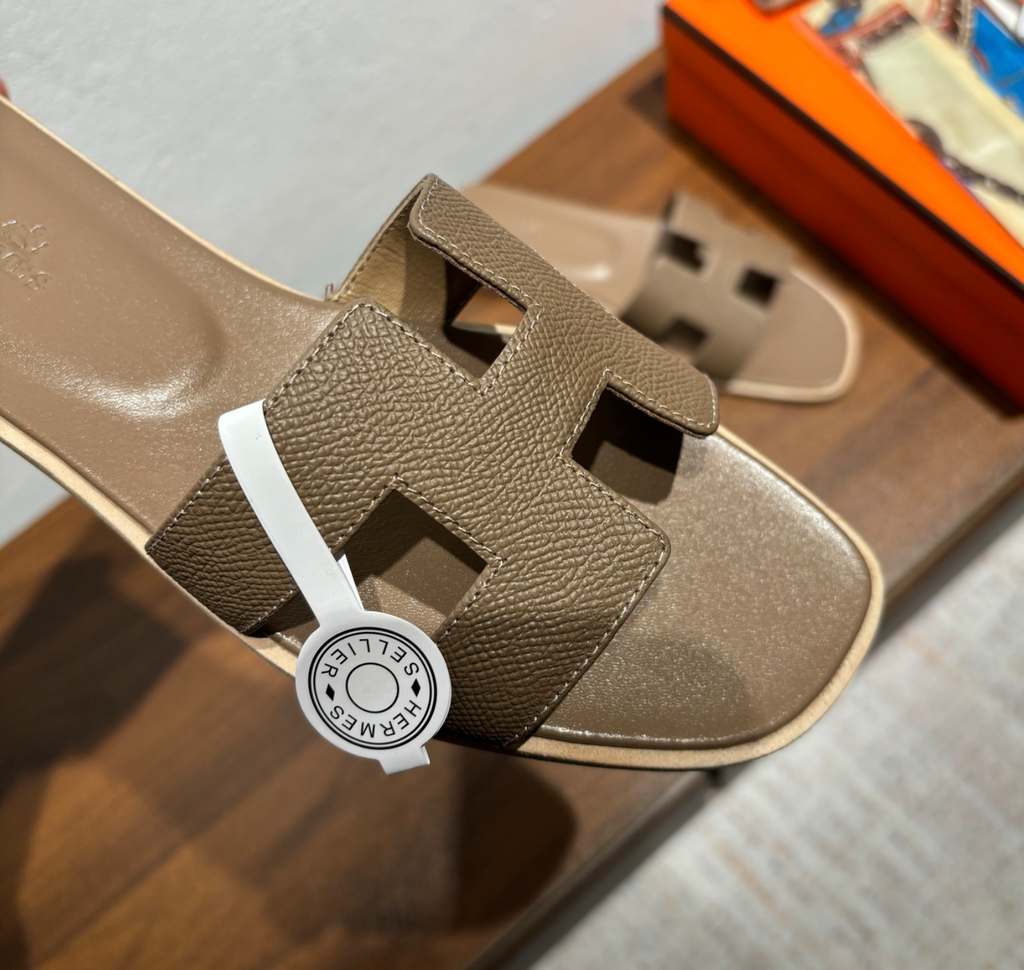 Hermès Oran Étoupe Sandal