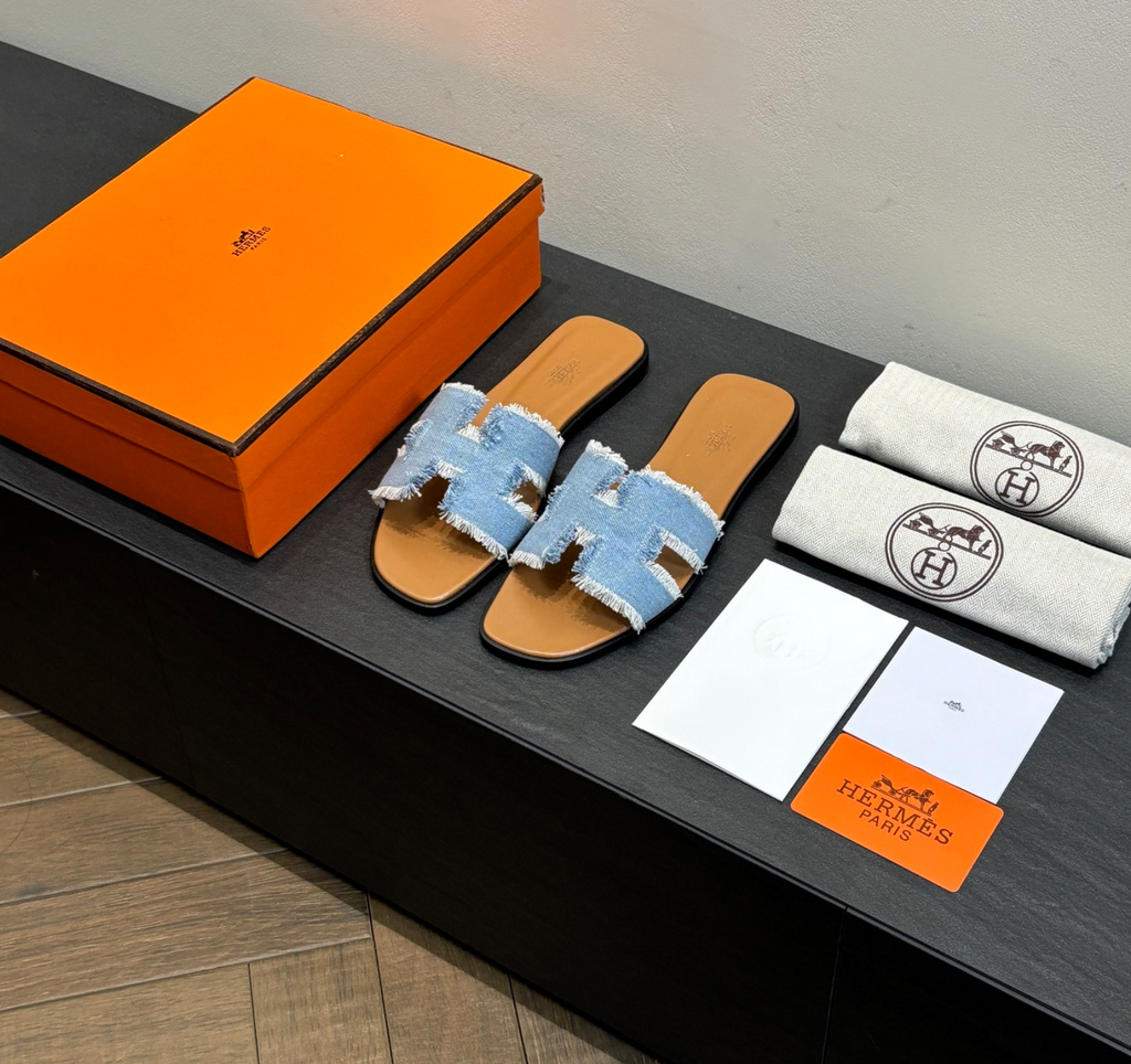 Hermès Oran Bleu Clair Sandal