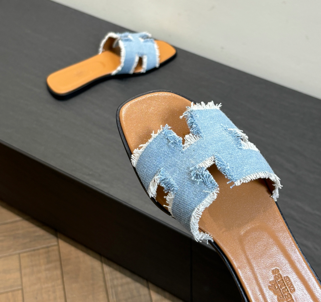 Hermès Oran Bleu Clair Sandal