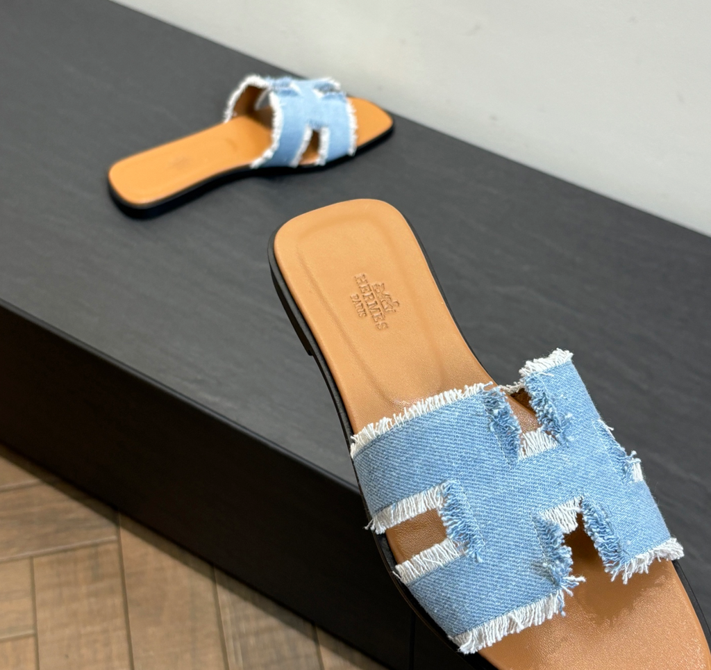 Hermès Oran Bleu Clair Sandal