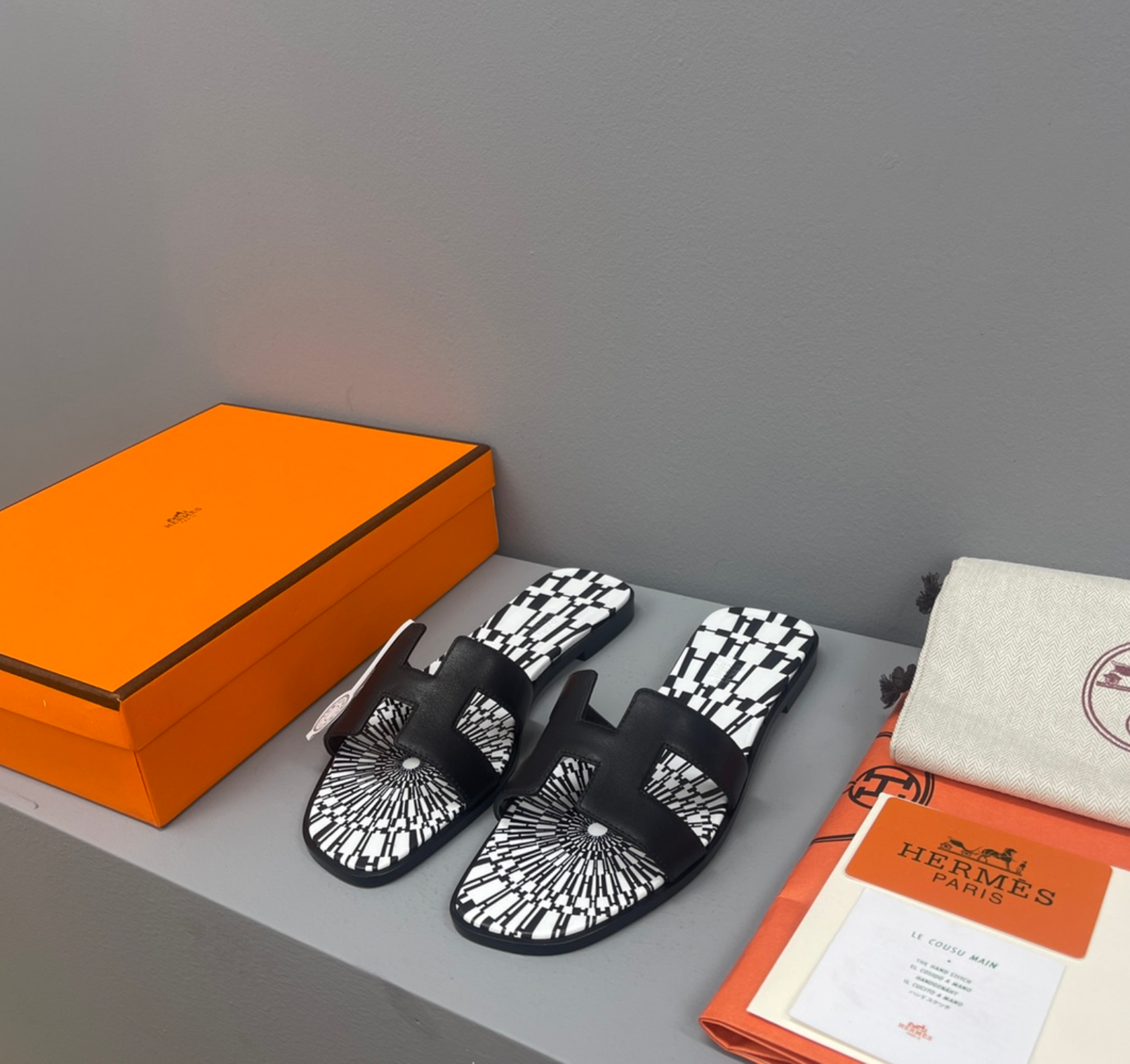 Hermès Oran Black Geometric Sandal