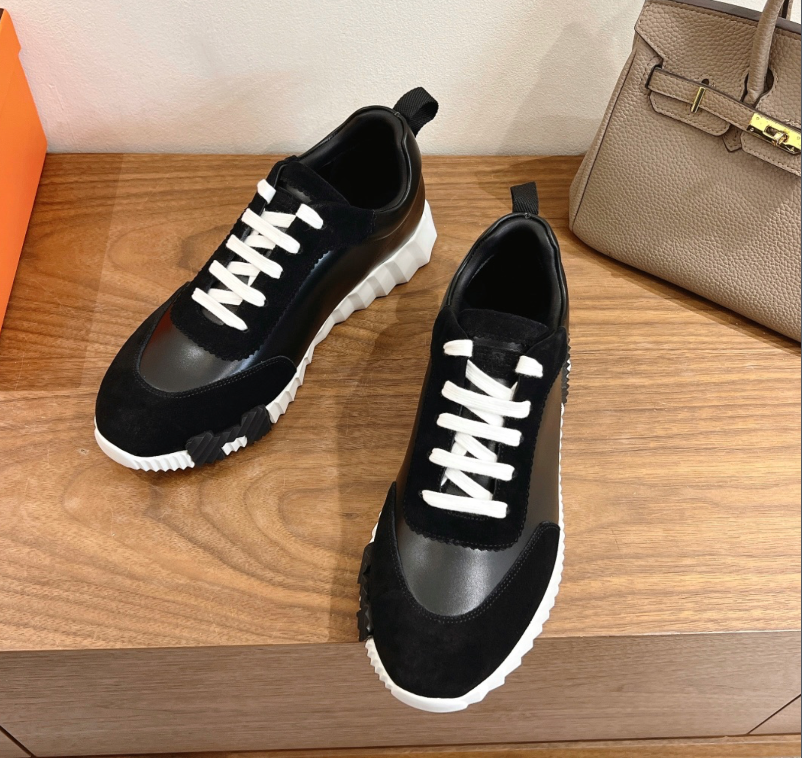 Hermès Bouncing Black/White Sneaker
