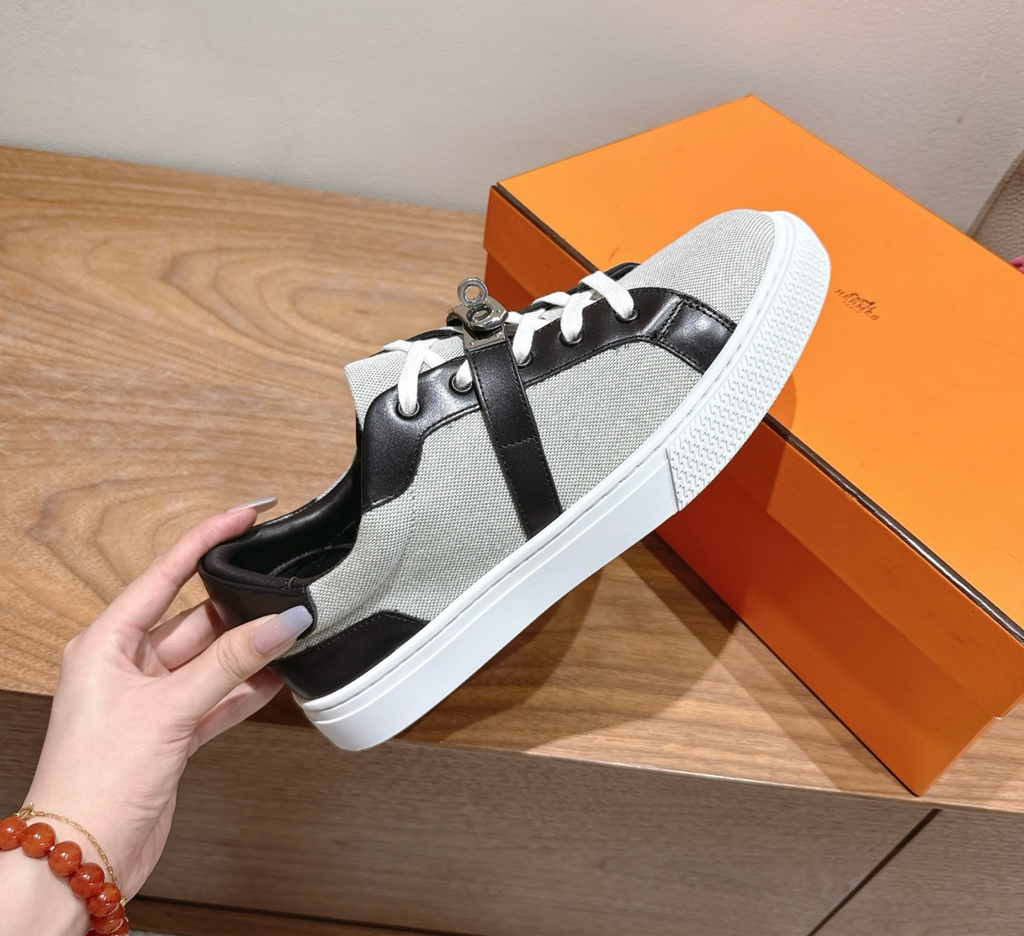 Hermès Day Black/White Sneaker