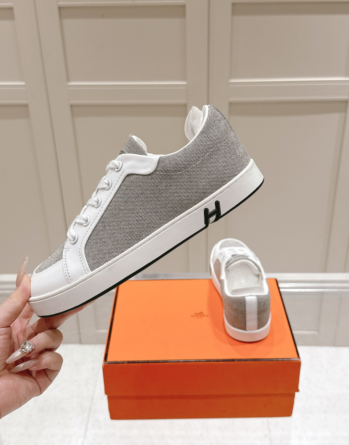 Hermès Kid Prunoir/Blanc Sneaker