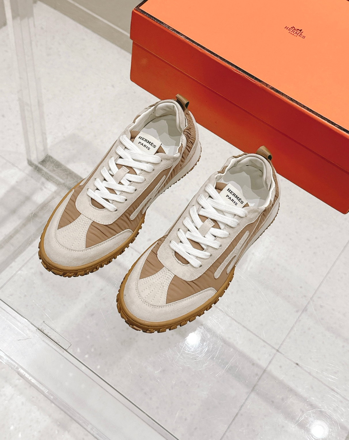Hermès Jet Beige Sneakers