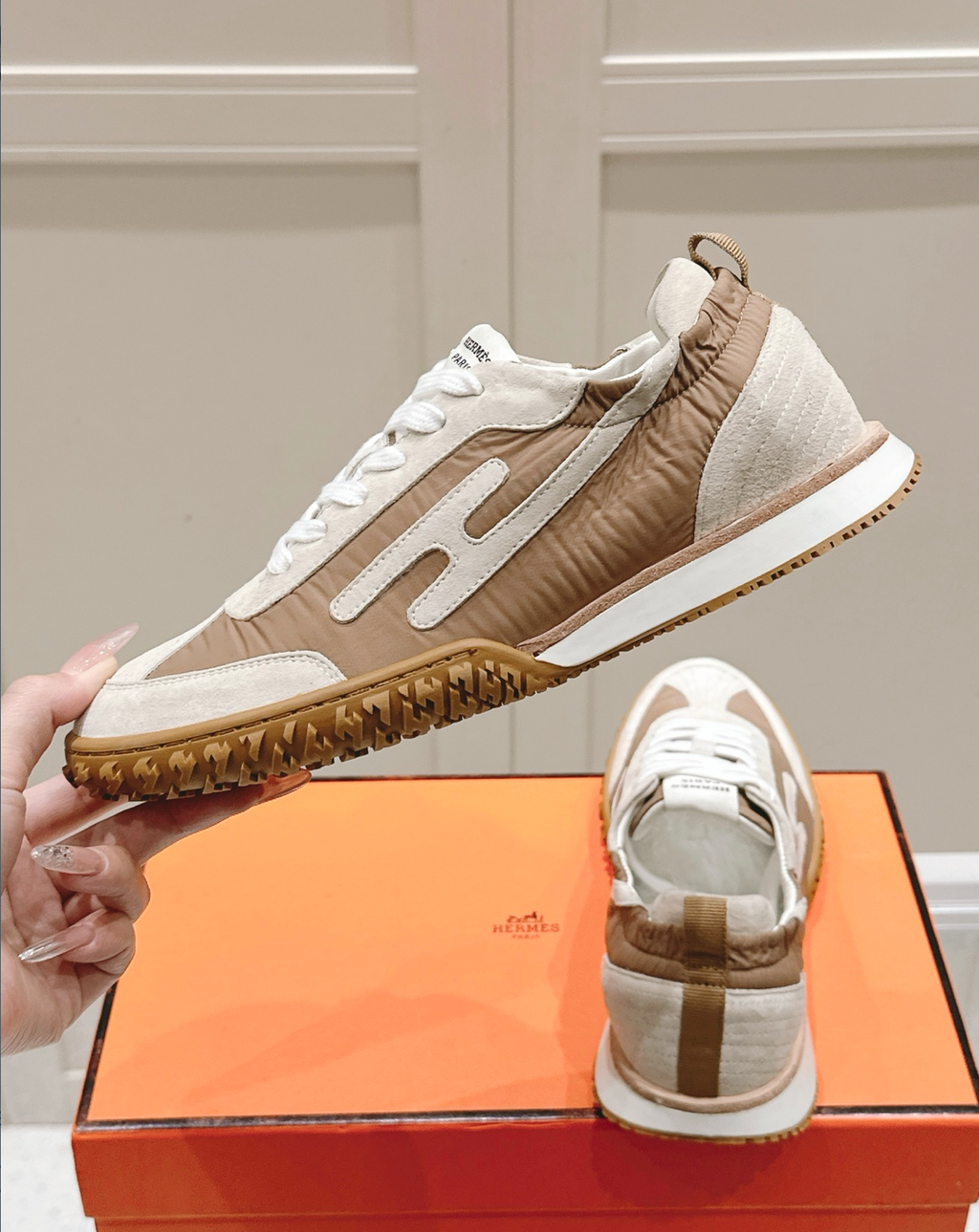 Hermès Jet Beige Sneakers