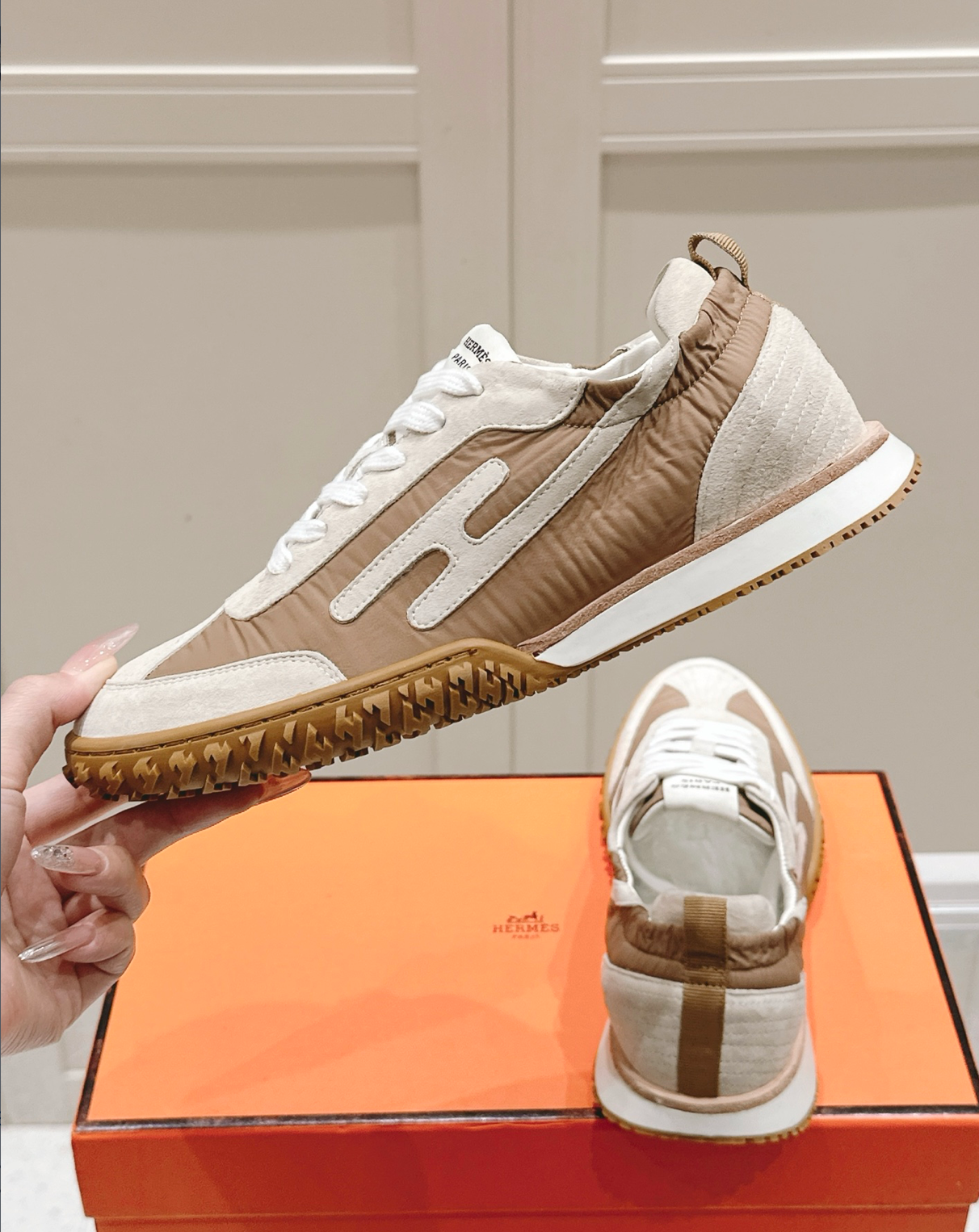 Hermès Jet Beige Sneakers