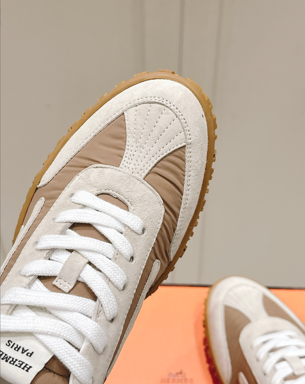 Hermès Jet Beige Sneakers