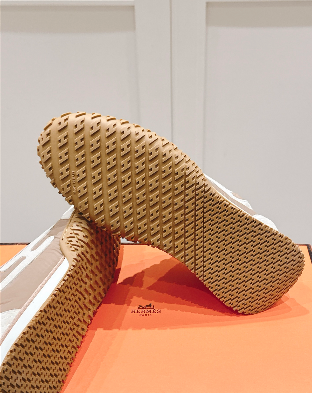 Hermès Jet Beige Sneakers