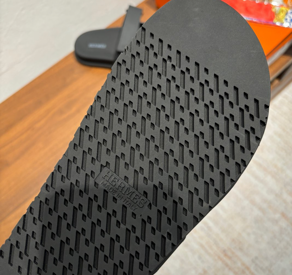 Hermès Chypre Noir Matt Sandal