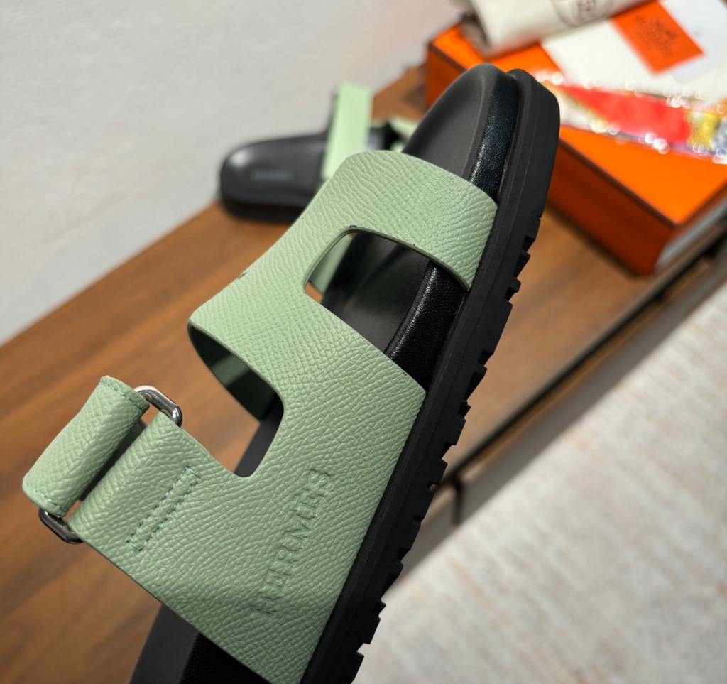 Hermès Chypre Leather Black/Green Sandal