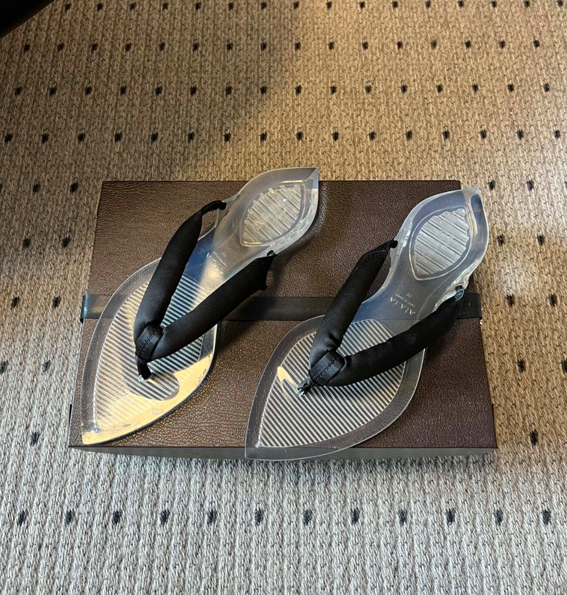 ALAÏA NOIR INVISIBLE THONG IN SATIN