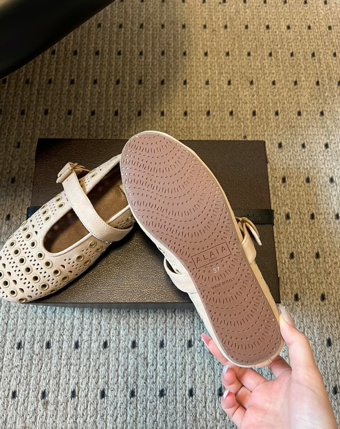 ALAÏA SAND SUEDE VIENNE PERFORATED BALLET FLAT