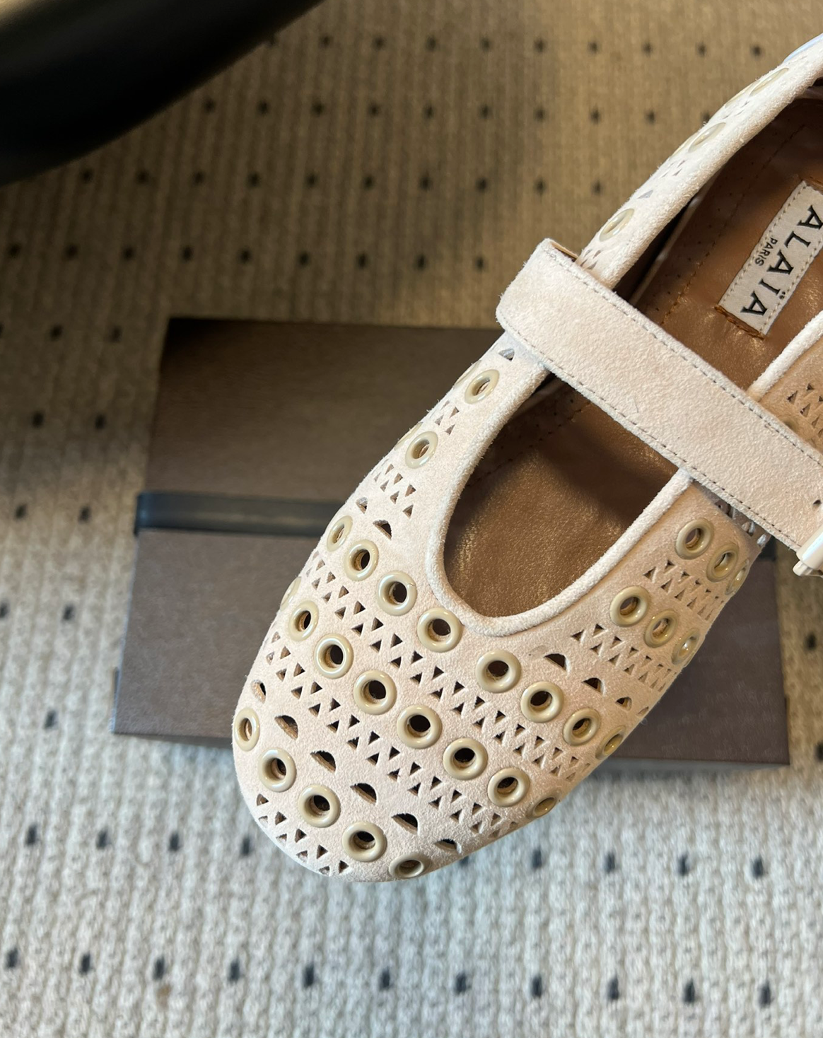 ALAÏA SAND SUEDE VIENNE PERFORATED BALLET FLAT