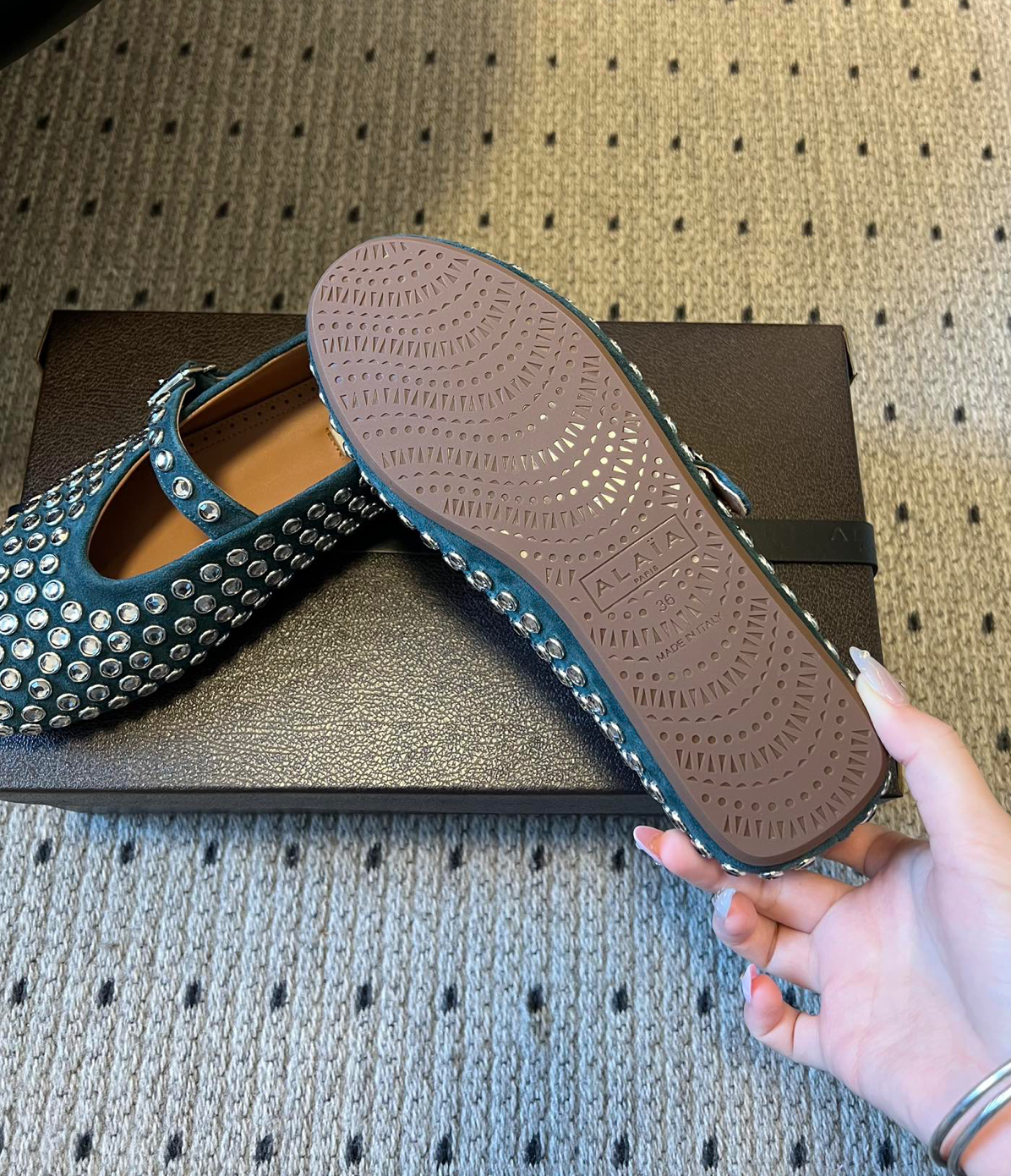 ALAÏA GREEN STRASS SUEDE BALLET FLATS