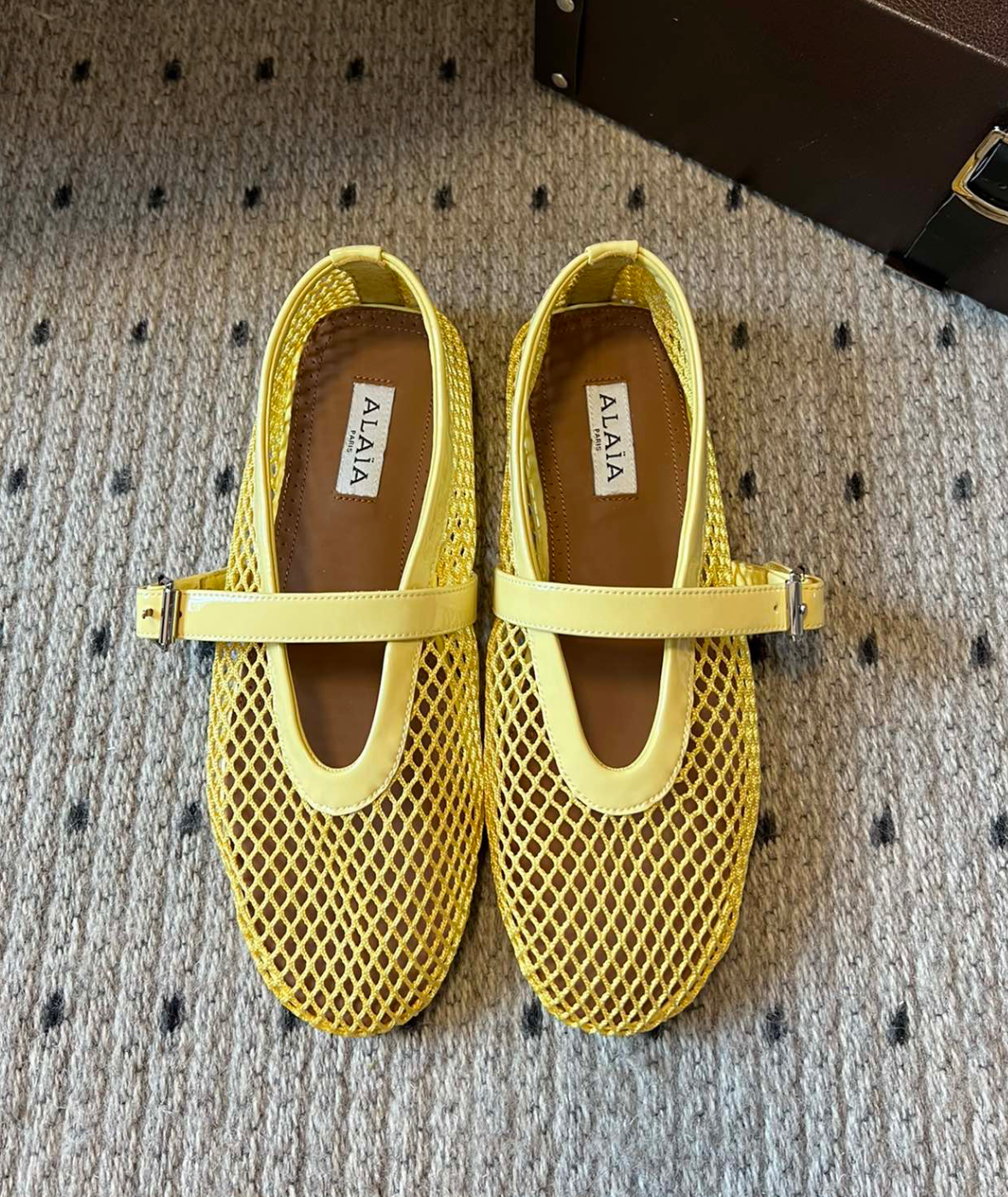 ALAÏA LEMON YOLLOW BALLET FLATS IN FISHNET