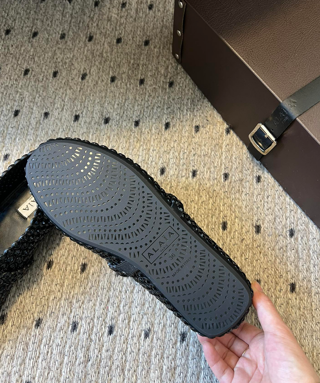 ALAÏA EMBELLISHED BALLET FLAT SHOES IN BLACK
