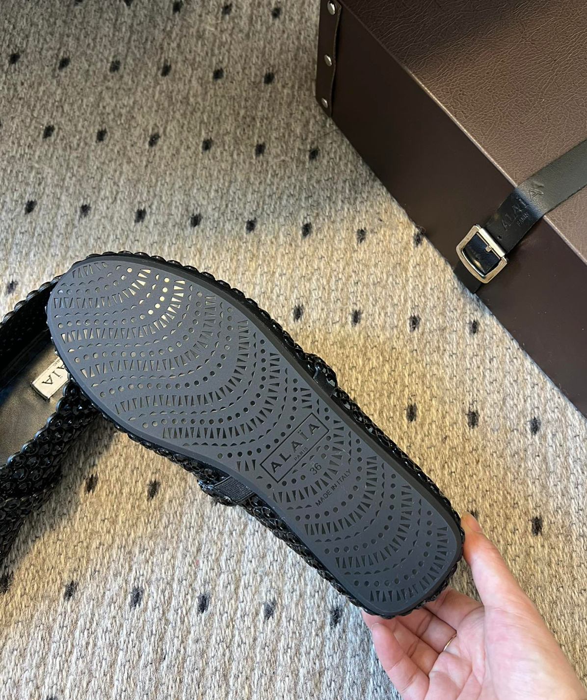 ALAÏA EMBELLISHED BALLET FLAT SHOES IN BLACK