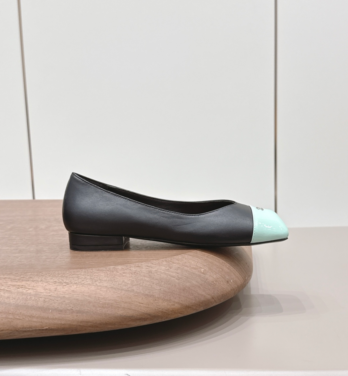 CHANEL Black & Green pumps '26 Ballets Flats