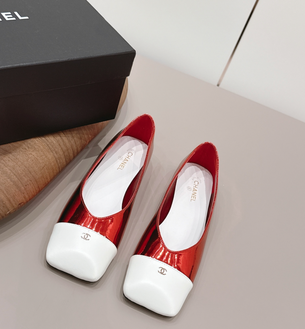 CHANEL Red & White pumps '26 Ballets Flats