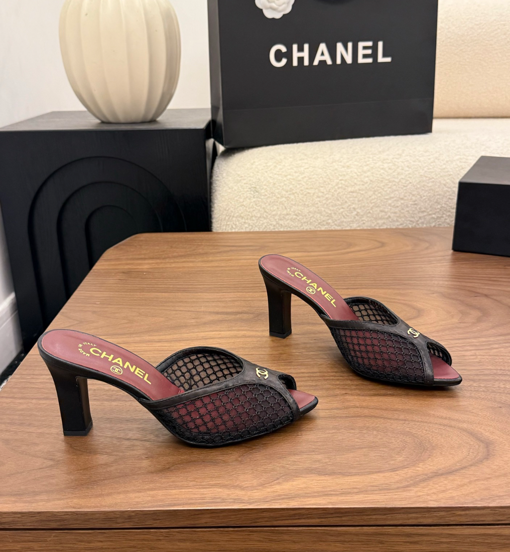 CHANEL Mules in Black Mixed Fibers Cotton & Lambskin