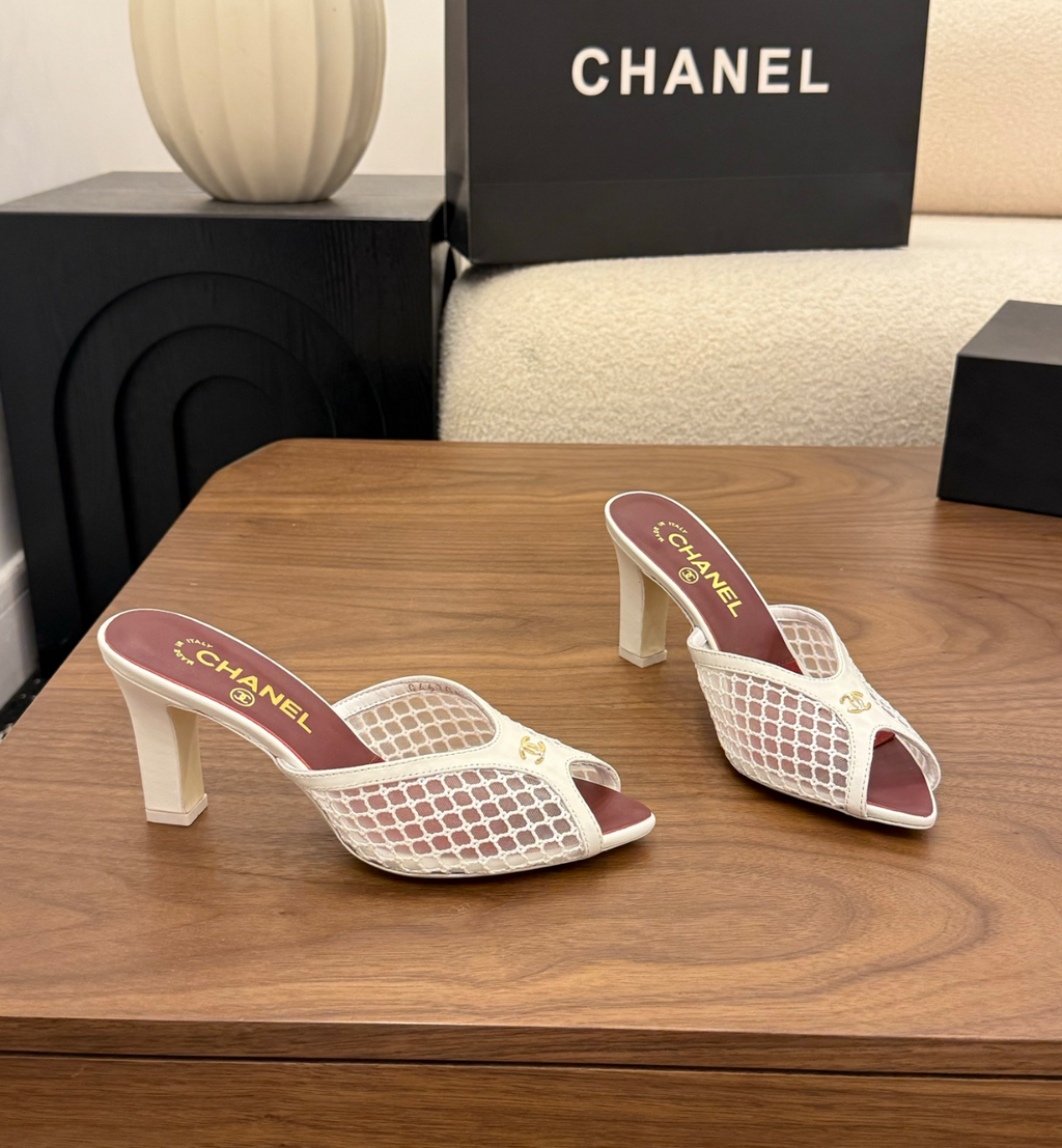 CHANEL Mules in White Mixed Fibers Cotton & Lambskin