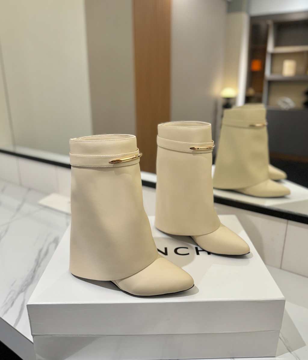 GIVENCHY Shark Pinch Ankle Boots in leather
