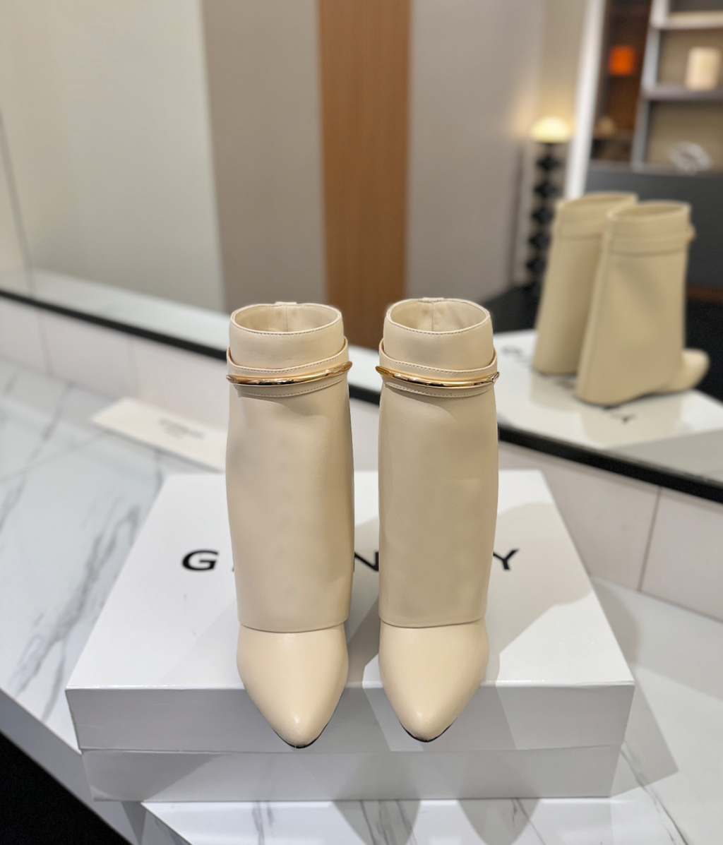 GIVENCHY Shark Pinch Ankle Boots in leather