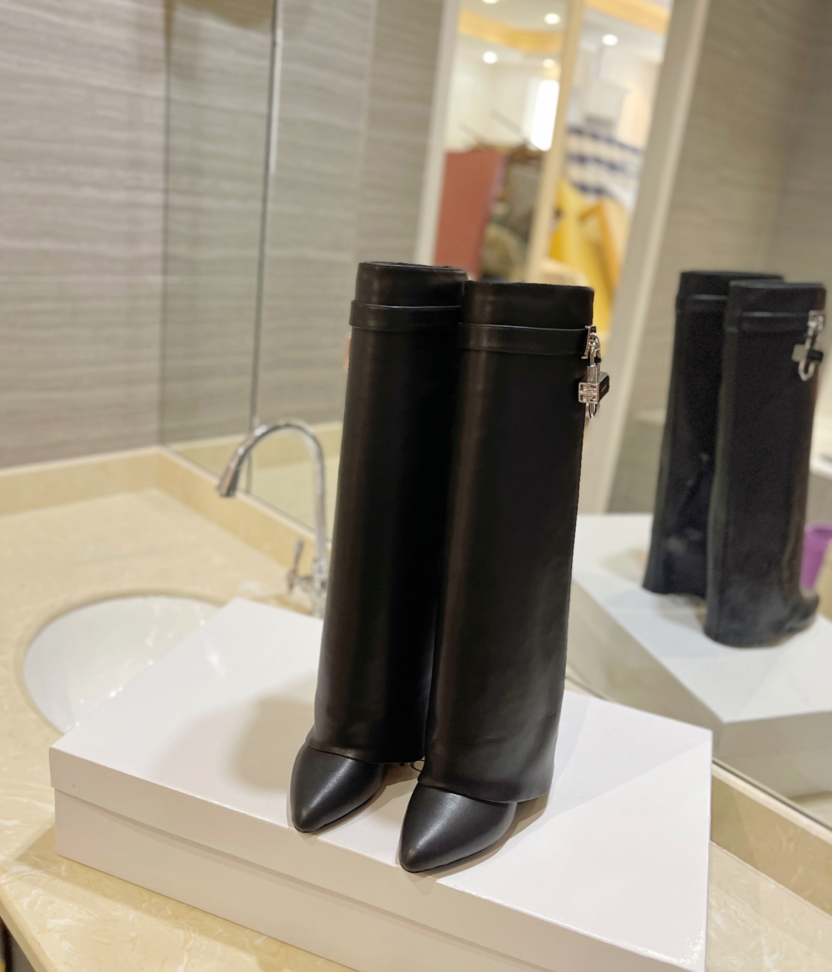 GIVENCHY Shark Lock Boots In Leather In Black
