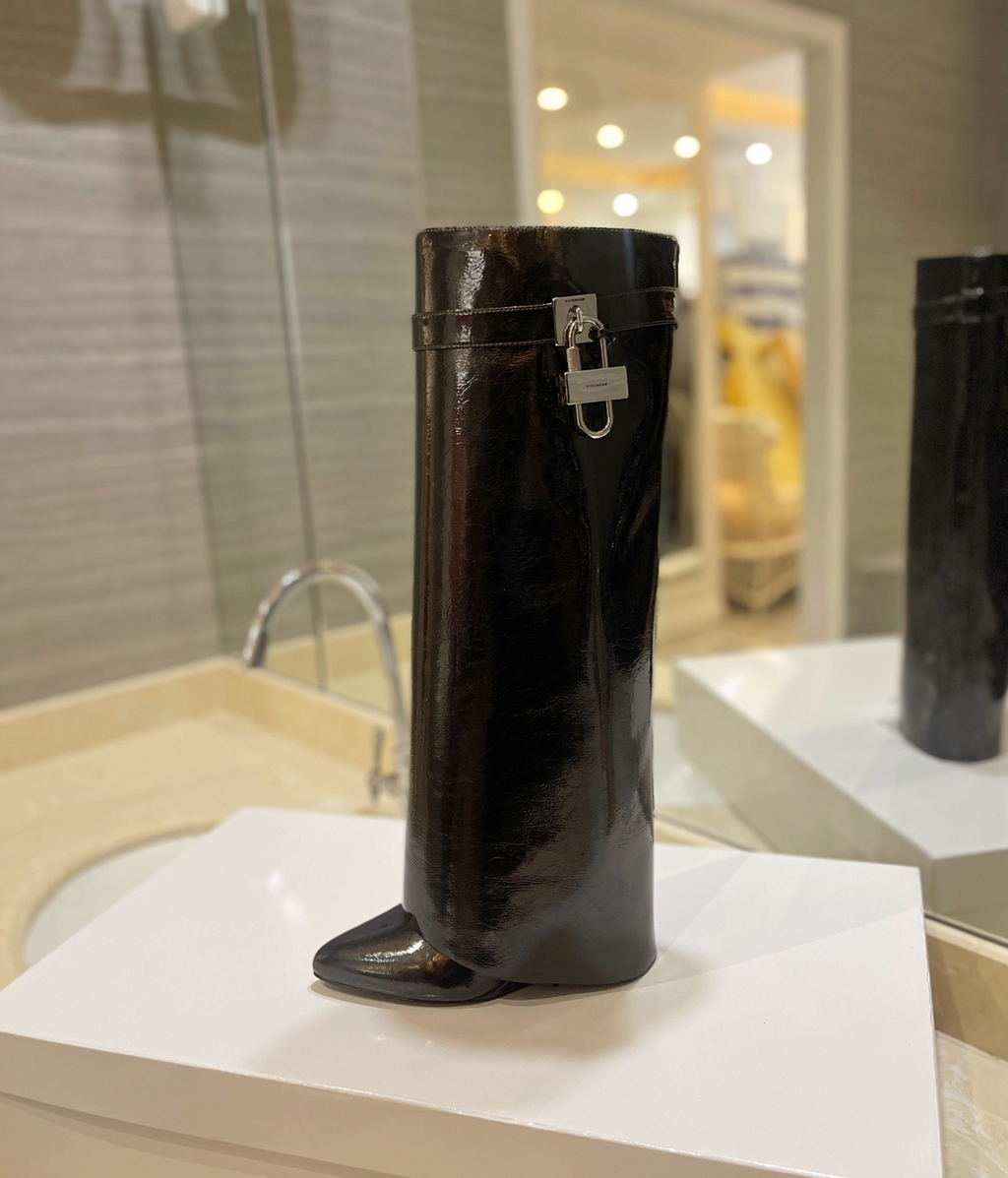 GIVENCHY Shark Lock Boots In Black